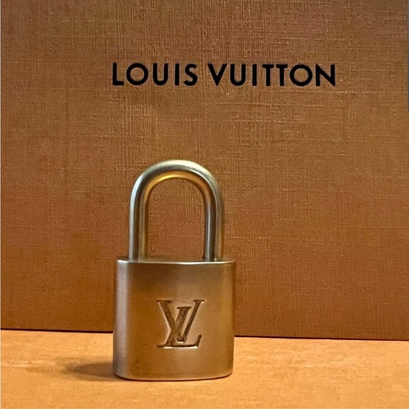 LV lock and key - Picture 4 of 9
